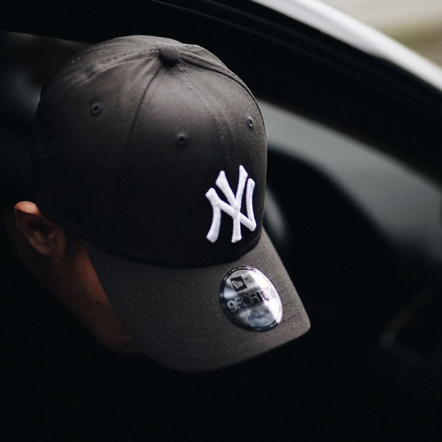 NEW ERA 9FORTY NEW YORK YANKEES BLACK/WHITE CAP ORIGINAL 100% RESMI