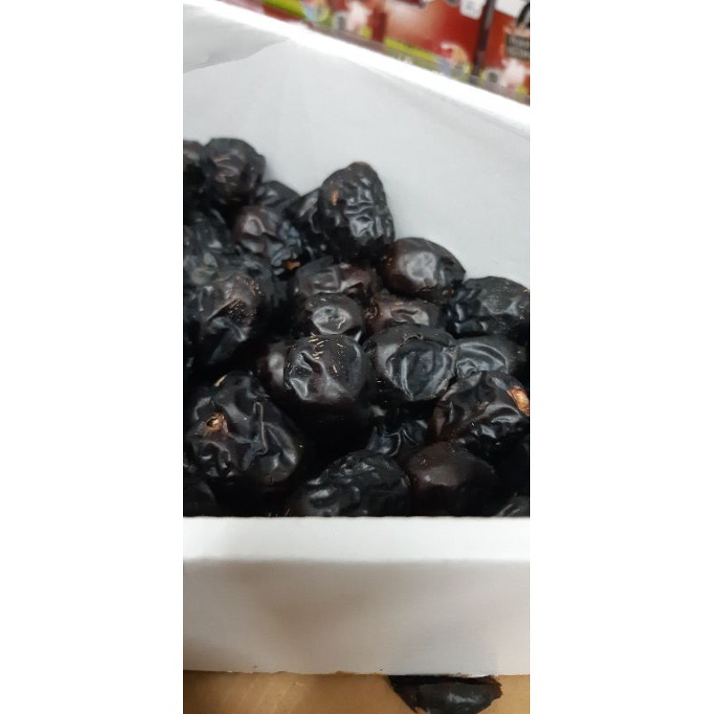 

kurma ajwa / ajwa dates