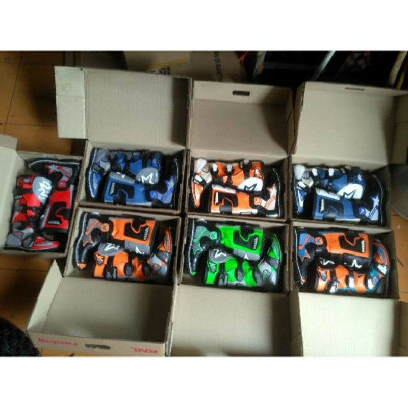SEPATU CROSS RNL GESPER 4