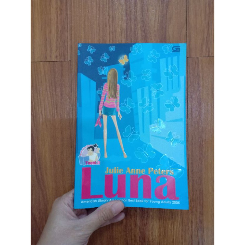 Buku Cerita TeenLit LUNA Novel Terjemahan Preloved Bekas