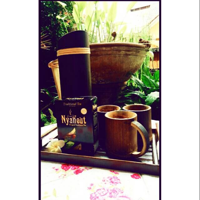 

Bamboo tea set nyanet terdiri dari 1 teko bambu 1 baki bambu dan 3 cangkir bambu