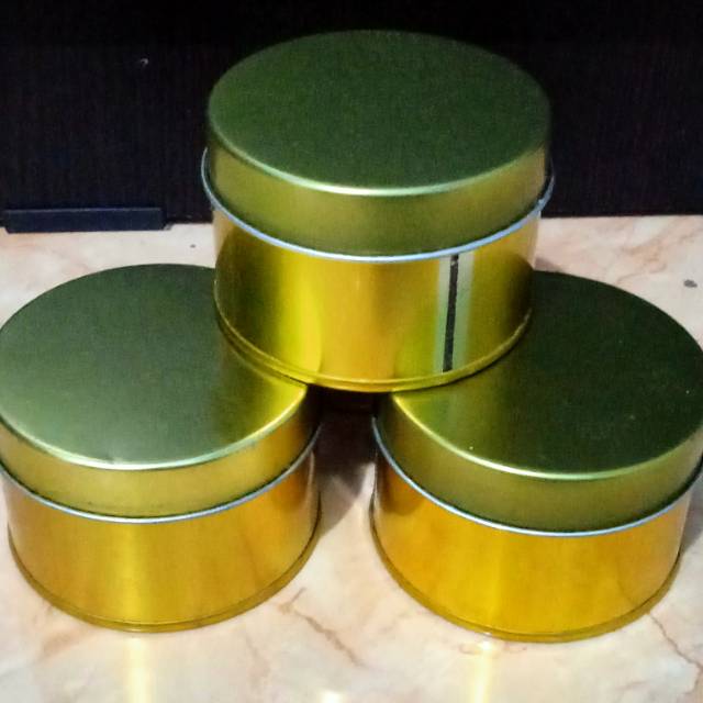

Kaleng Pomade Mini Polos Gold