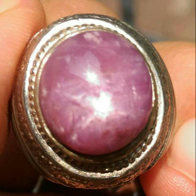 Natural Ruby star. Ruby Afrika. Mirah star tajam. Koleksi pribadi
