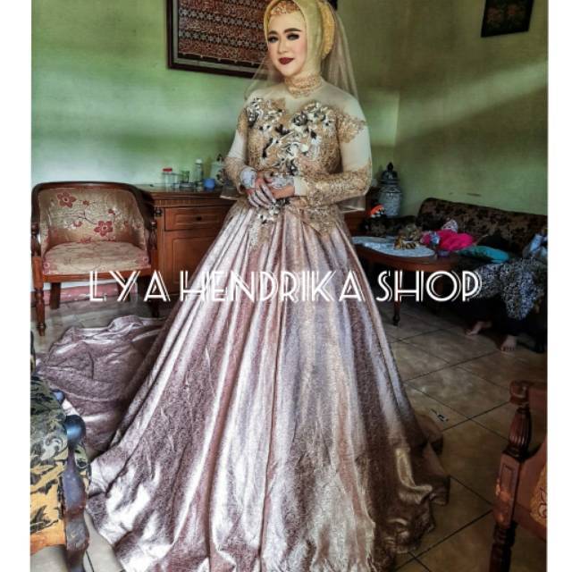 Baju pengantin / gaun pengantin ekor