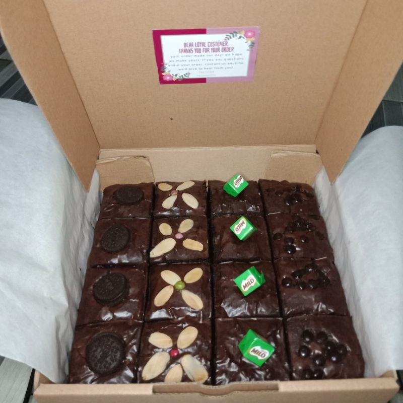 

FUDGY BROWNIES SEKAT SPECIAL (INCLUDE BUBBLE WRAP)