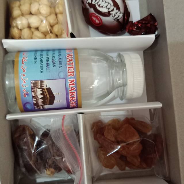 

Oleh Oleh Haji dan Umroh Paket zamzam dan makanan Arab