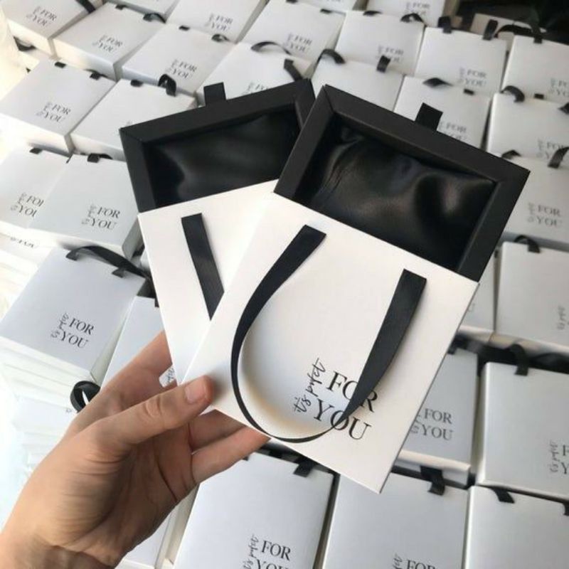 

CUSTOME KOTAK KEMASAN COCOK UNTUK (HIJAB, BAJU, KAIN, SOUVENIR, DLL..