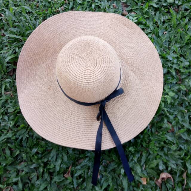 Topi pantai floppy hat