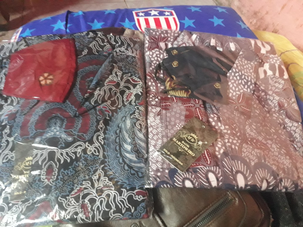 Kemeja Batik Pria Asli Solo Full Furing Lengan Pendek Katun Halus Motif Gondrowaru Abang Merah