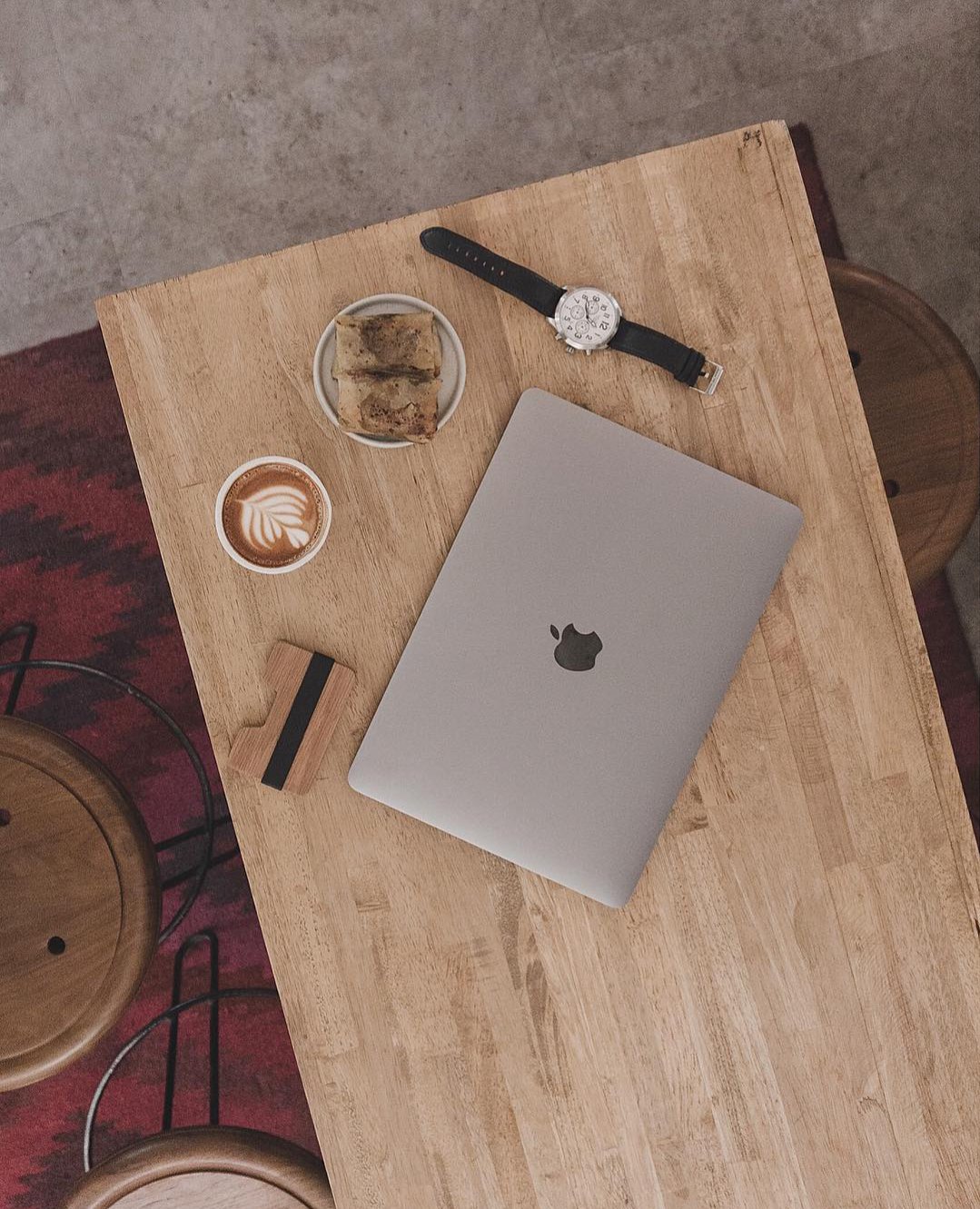 Salib Duduk Katolik Besi Benediktus Warna 20cm