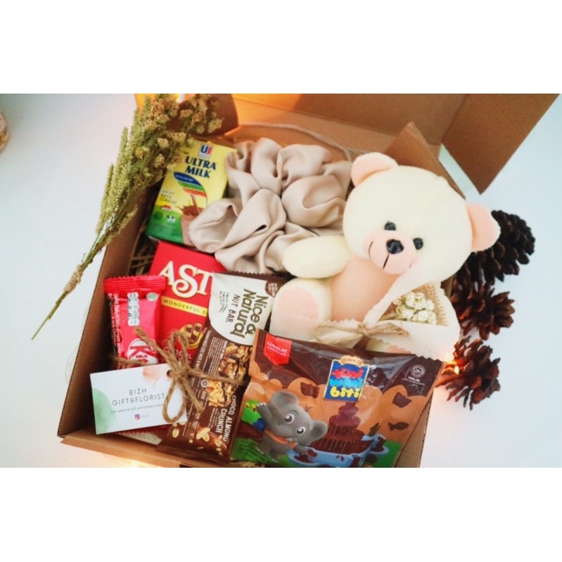 

Chocolate Giftbox | Hadiah Ulang Tahun | Graduation Box | Hadiah Wisuda