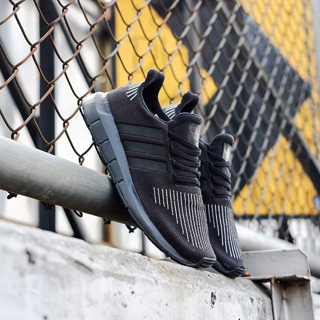 Adidas Swift Run Fullblack