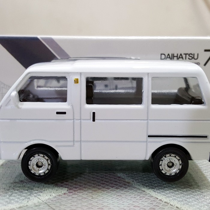 Diecast XCARTOYS Democratic Brand - Daihatsu Hijet 1000 Putih Skl 1:64