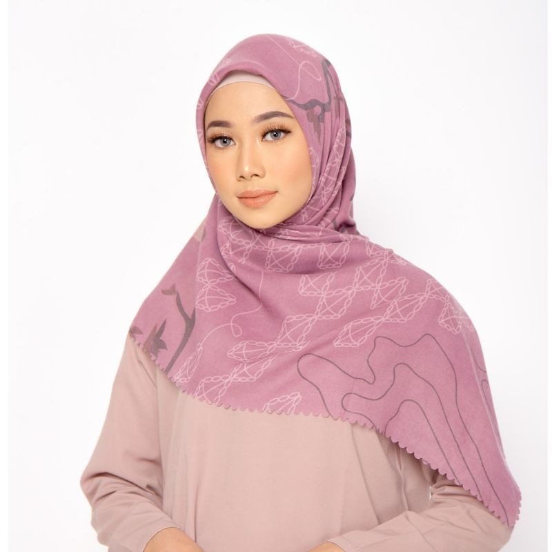 ZM Zaskia Mecca - Pulau Muna Rasberry Scarf Kerudung Segi Empat Ultra Sonic