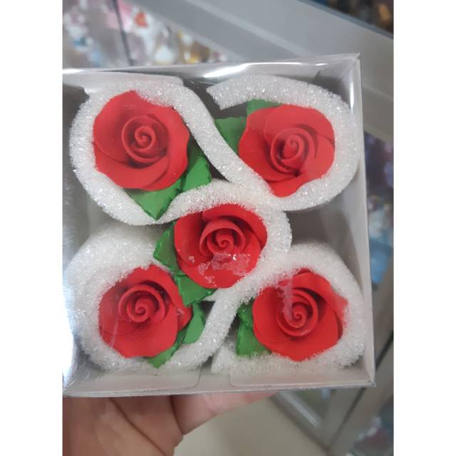 

Gumpaste mawar ukuran 3cm isi 5 pcs