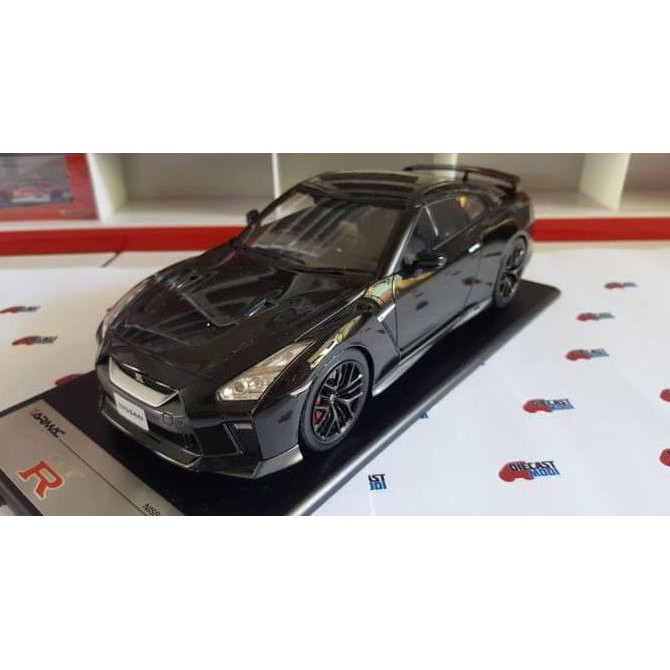 Tarmac GTR Black (scale 1:18) | Diecast Mobil