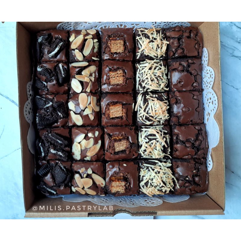 

Fudgy brownies size M topping premium