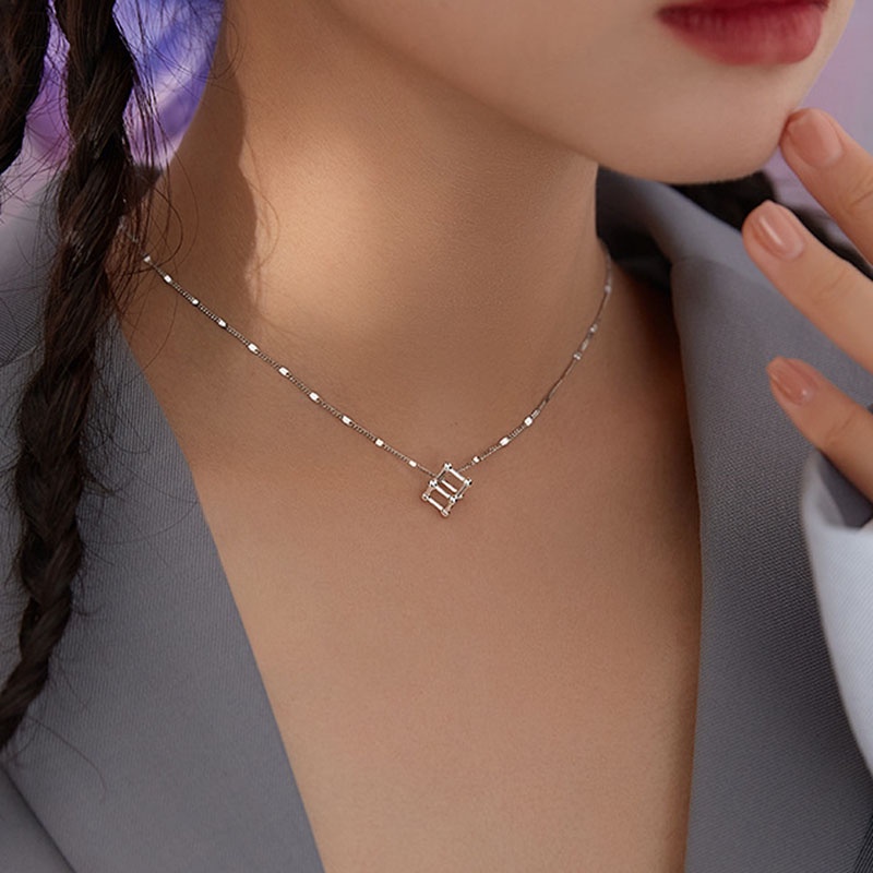 Kalung Rantai Klavikula Bentuk Persegi 3D Model Hollow Warna Silver Untuk Wanita