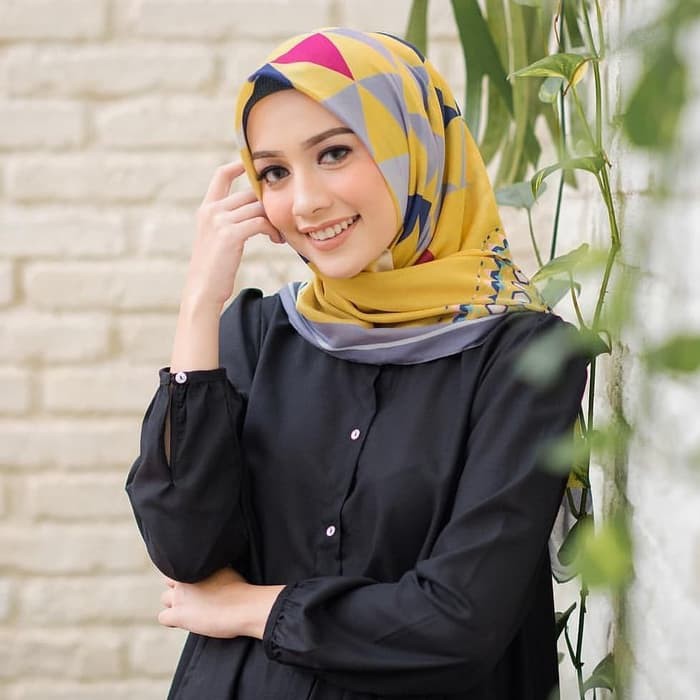 20 Ide Kerudung Kuning Motif  The Fashion Eggplant