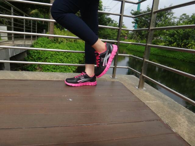 Sepatu wanita CAPER Enteng Cocok buat Nge GYM Jogging dan Jalan-Jalan