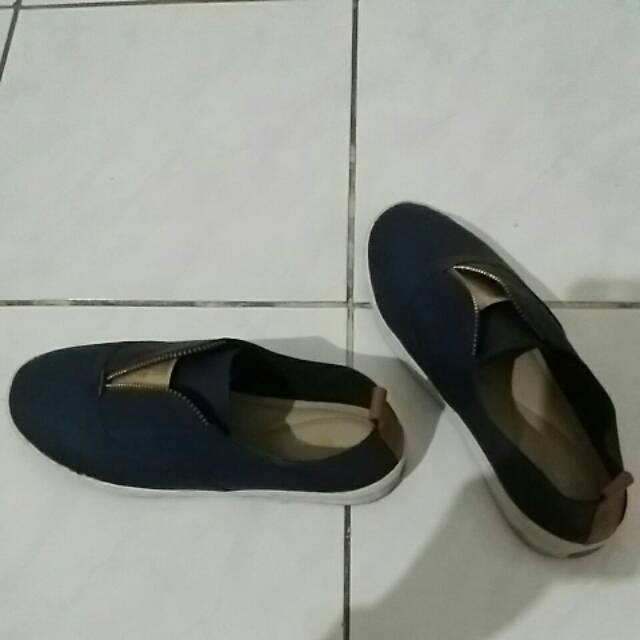 Sepatu symbolize no 39