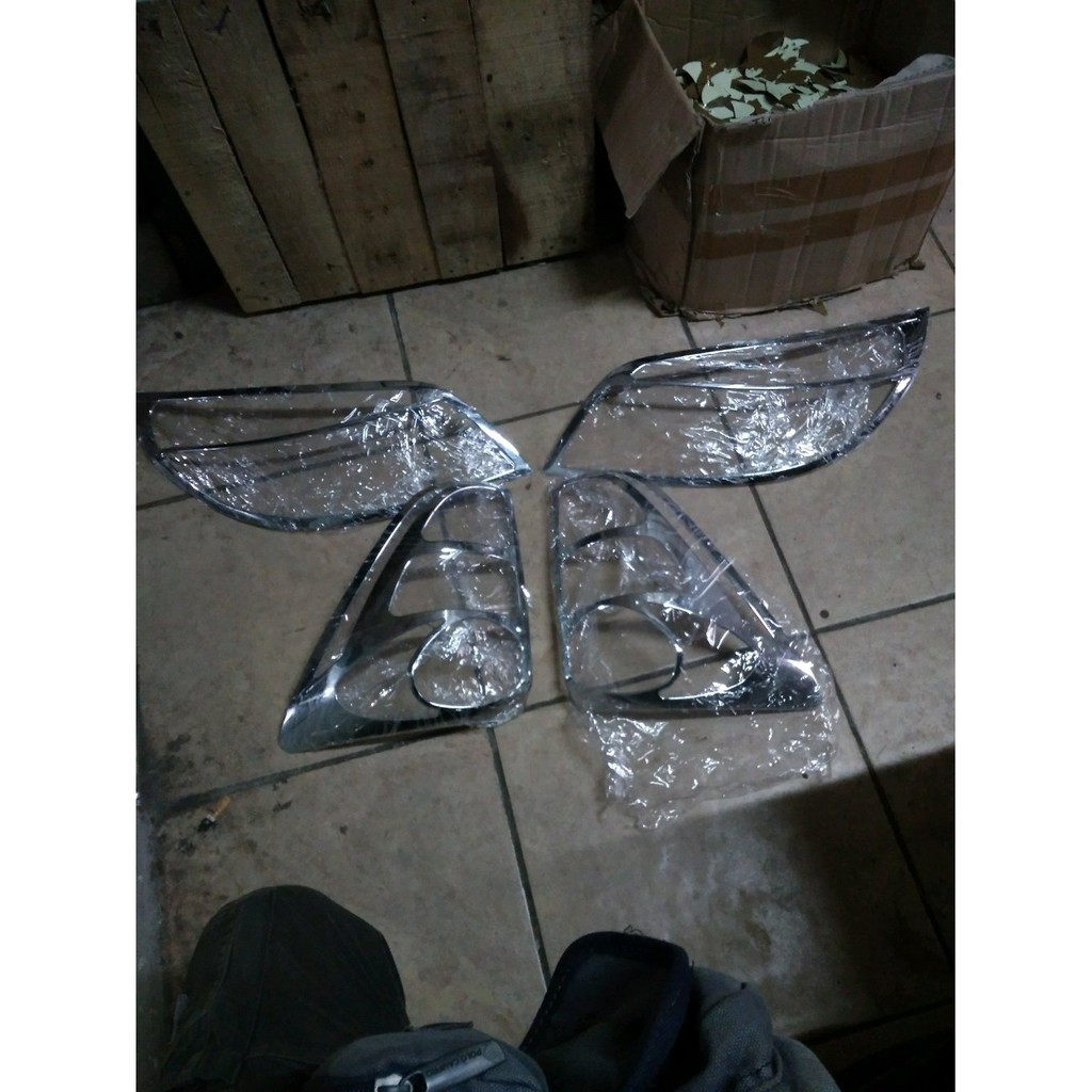 GARNIS LAMPU DEPAN DAN BELAKANG MOBIL RUSH LAMA LIMITED- AKSESORIS EKSTERIOR MOBIL