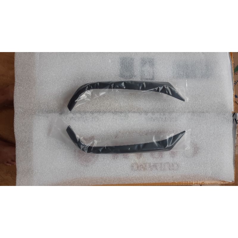 Garnish Lis Bumper Depan Avanza Xenia 2019 -2021 Hitam Dof