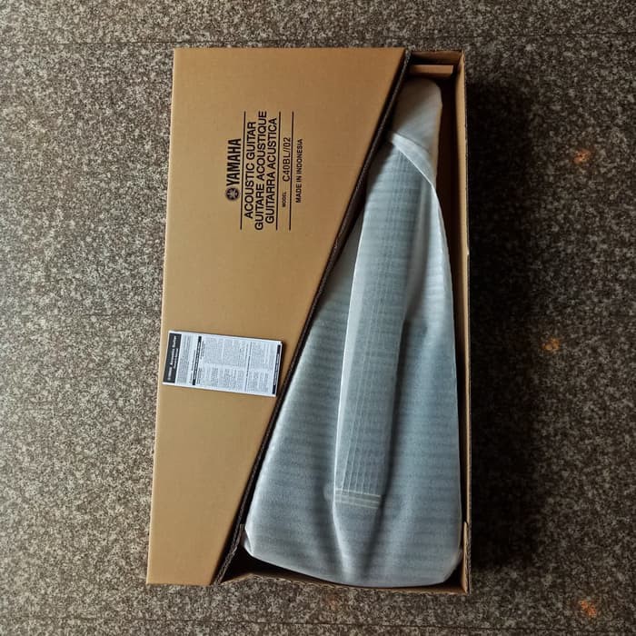 Promo Yamaha Akustik Guitar C 40 - Hitam + Softcase & 2 Pick