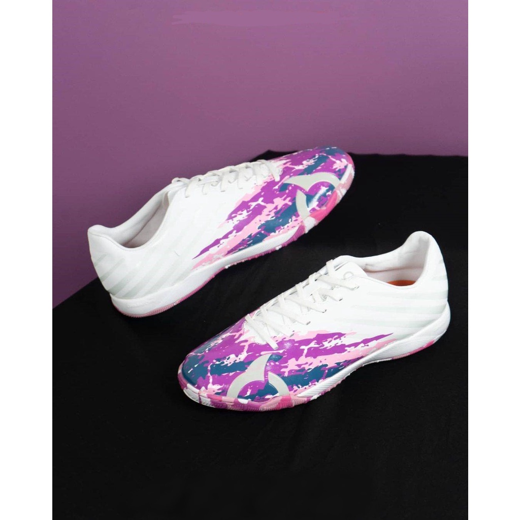 ortuseight catalyst chimera white pink in sepatu futsal
