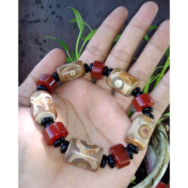 Gelang batu tibet