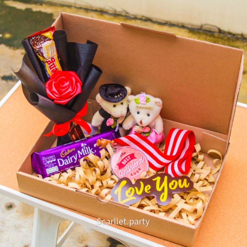 

HAMPERS VALENTINE KADO UNTUK PACAR BOX OF LOVE KADO ANNIVERSARRY KADO BONEKA COKLAT BUNGA SWEET