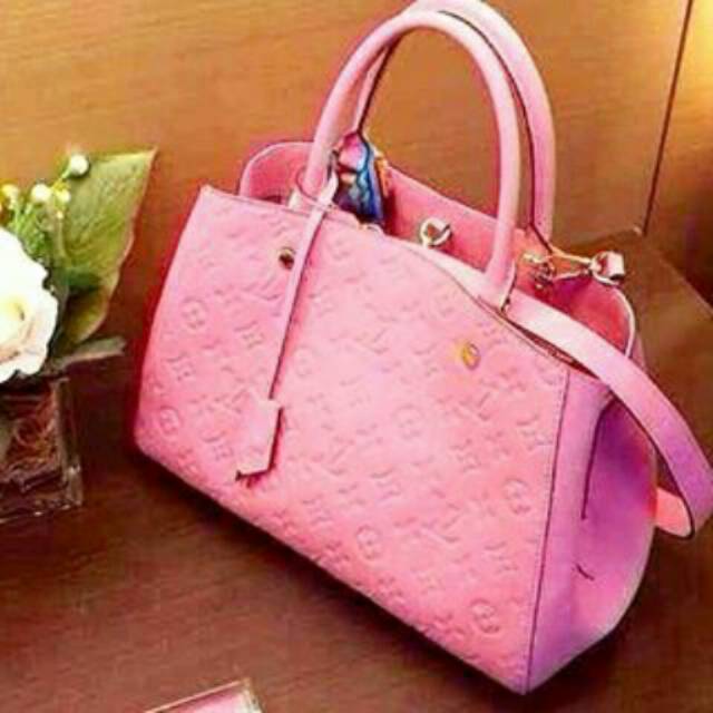 Tas Lv montaigne pink emboss. Ori leather