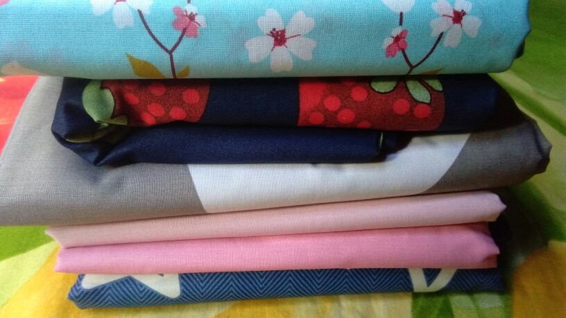Bahan Kain Sprei Meteran Katun Lokal Motif Bunga Kecil Hanami Bloom