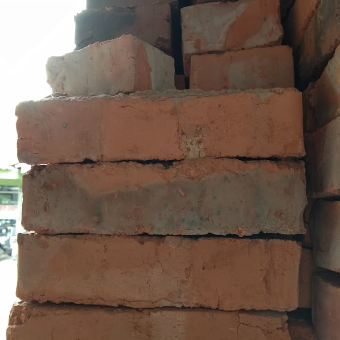 Super Sale Bata Merah