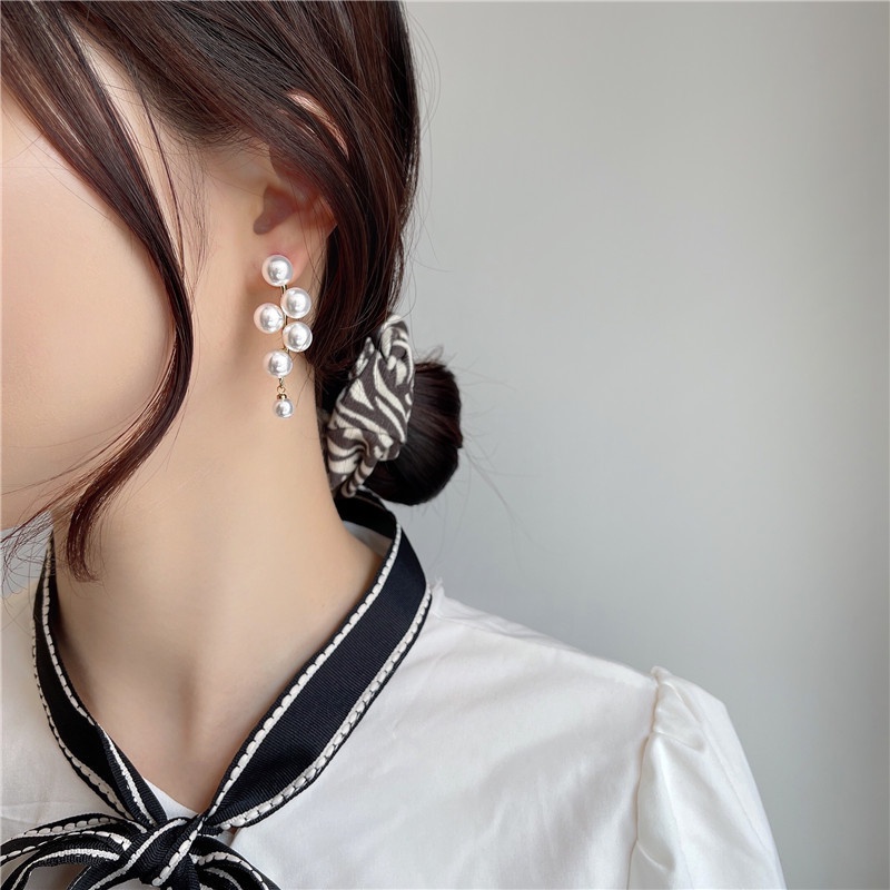 1 Pasang Anting Stud Panjang Desain Anggur Aksen Mutiara Simulasi Gaya Bohemian Korea Untuk Wanita