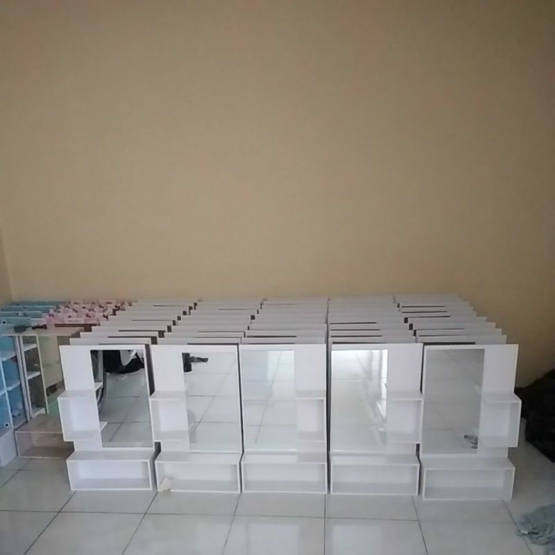 Meja rias minimalis//meja kosmetik cantik//rak kosmetik