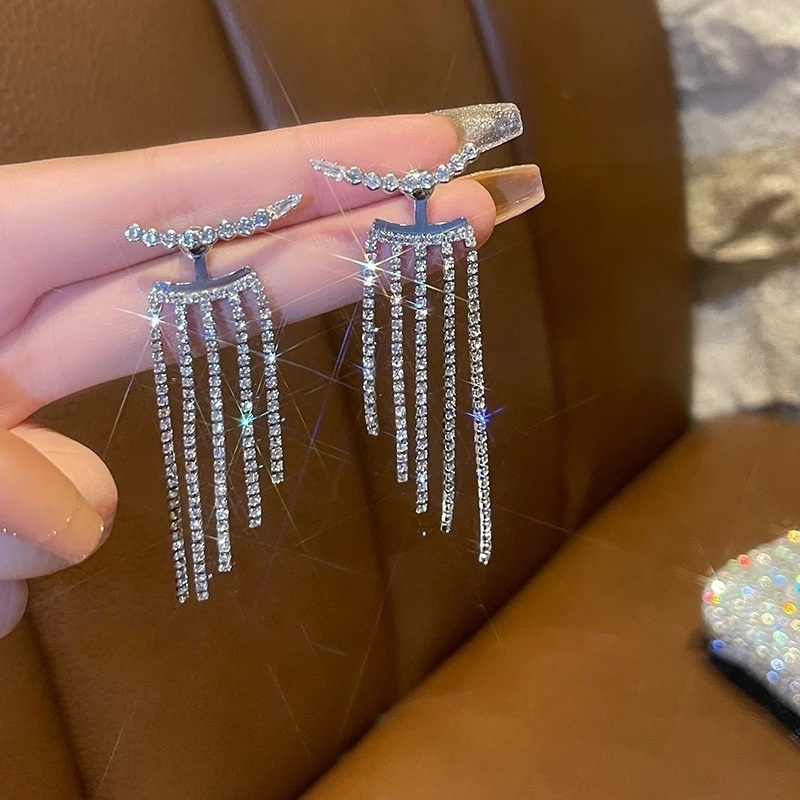 Anting Tusuk Gantung Panjang Wanita Hias Kristal / Berlian Imitasi Gaya Korea / Elegan Untuk Pernikahan / Pesta
