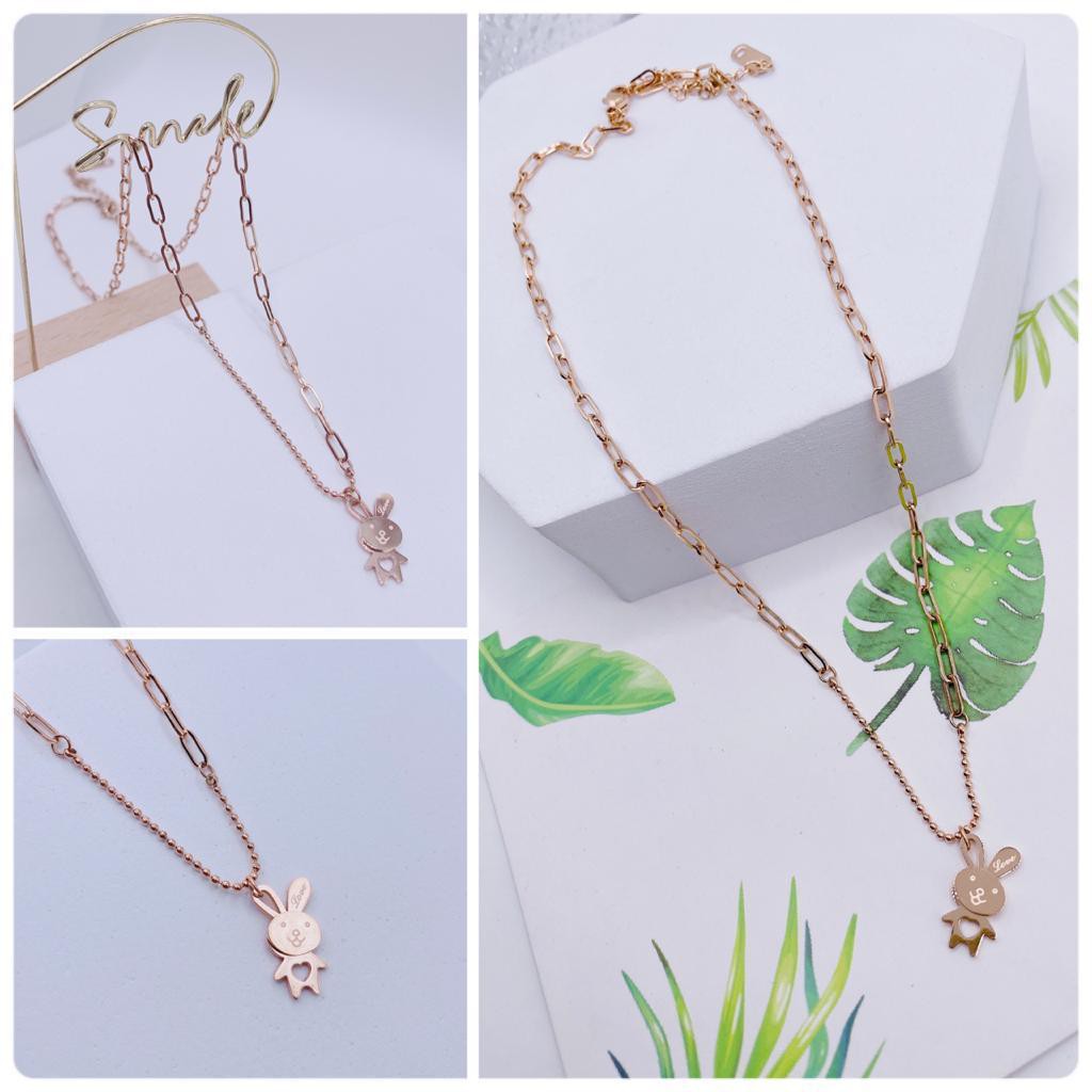 Kalung titanium liontin boneka anti karat / kalung liontin doll import