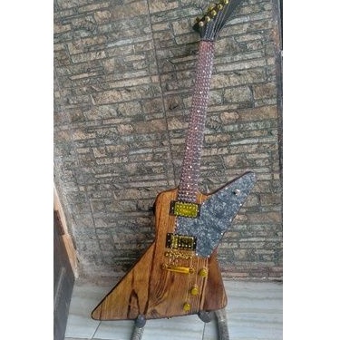 gitar elektrik model explorer