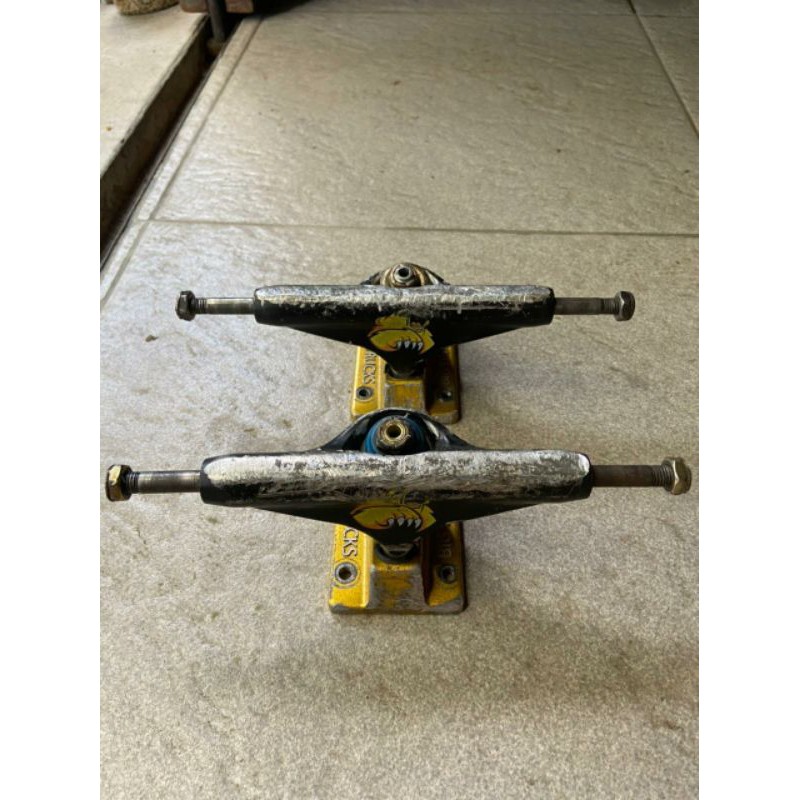 Truck skateboard second