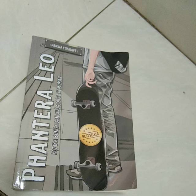 [Preloved] Novel Phantera Leo- Sabrina Febrianti