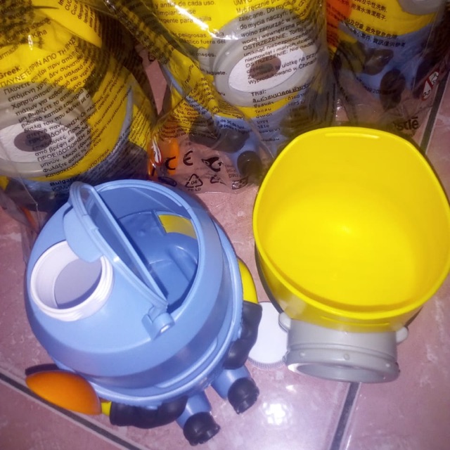 Botol minum minion