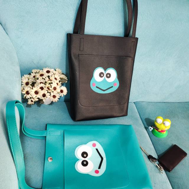 Tote bag slendang karakter keroppi &amp; doraemon