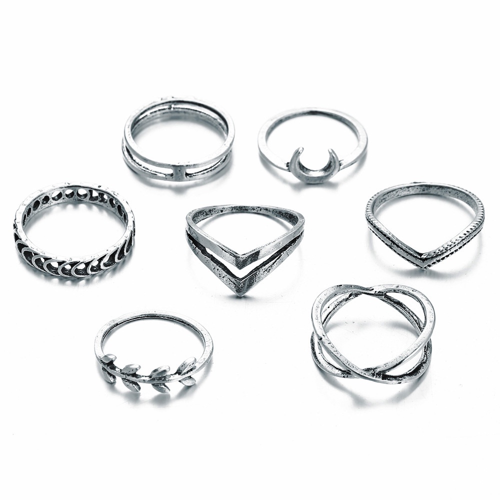 7pcs / Set Cincin Silver Bentuk Bulan Gaya Vintage Untuk Wanita