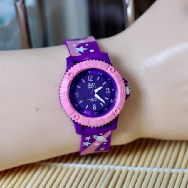 BISA COD BAYAR DITEMPAT Jam Tangan Wanita Q&amp;Q Murah VJ38 Rubber Motif