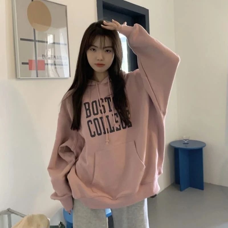 NEW BOSTON COLLEGE Sweater Hoodie Wanita Mewah Oversize Fashion Kekinian Outfit Korean Style Ootd Cewek Remaja Ala Korea Bahan Fleece Premium Sweeter Hody Suiter Hoddy Switter Hudie Sweather Hodie Atasan Lengan Panjang LD 100 120 BB 40 45 50-DUSTY