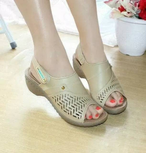 Sepatu Sendal Wedges Kulit Laser Mulan 1562