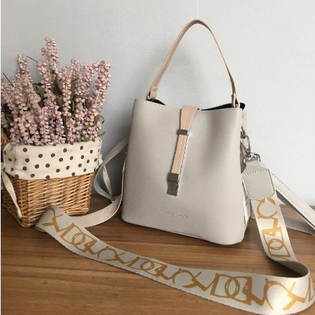 073, tas wanita selempang bahan premium  import fashion tas cantik slingbag dan handbag terlaris fashion answer.id tasimport bag tas fashion model tas korea rrdd