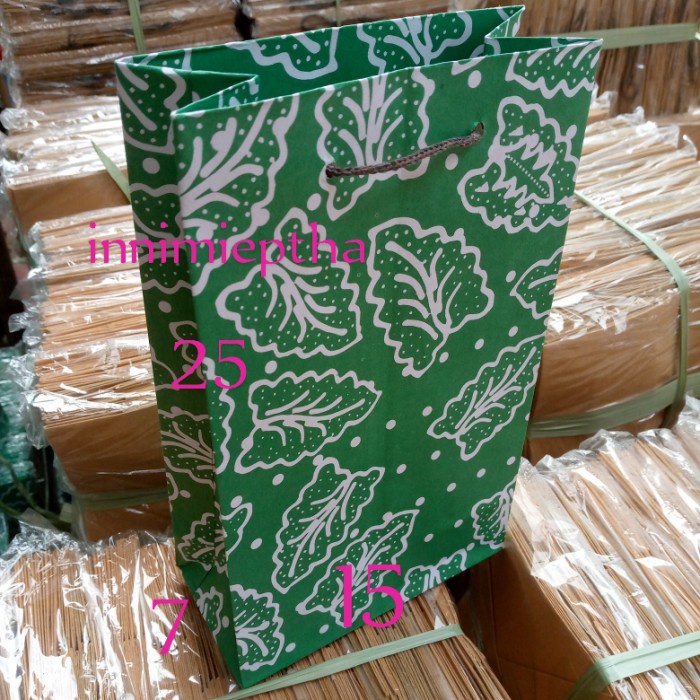

TERLARIS paperbag 15x25 motif daun hijau tas kertas motif tas souvenir