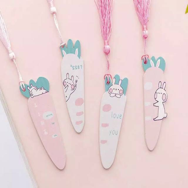 

Bookmark wooden carrot/ penanda buku kayu cute